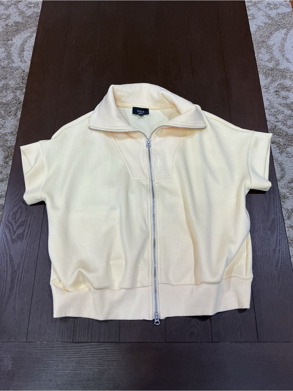 Vici Light Yellow Short-Sleeve Zip Jacket
